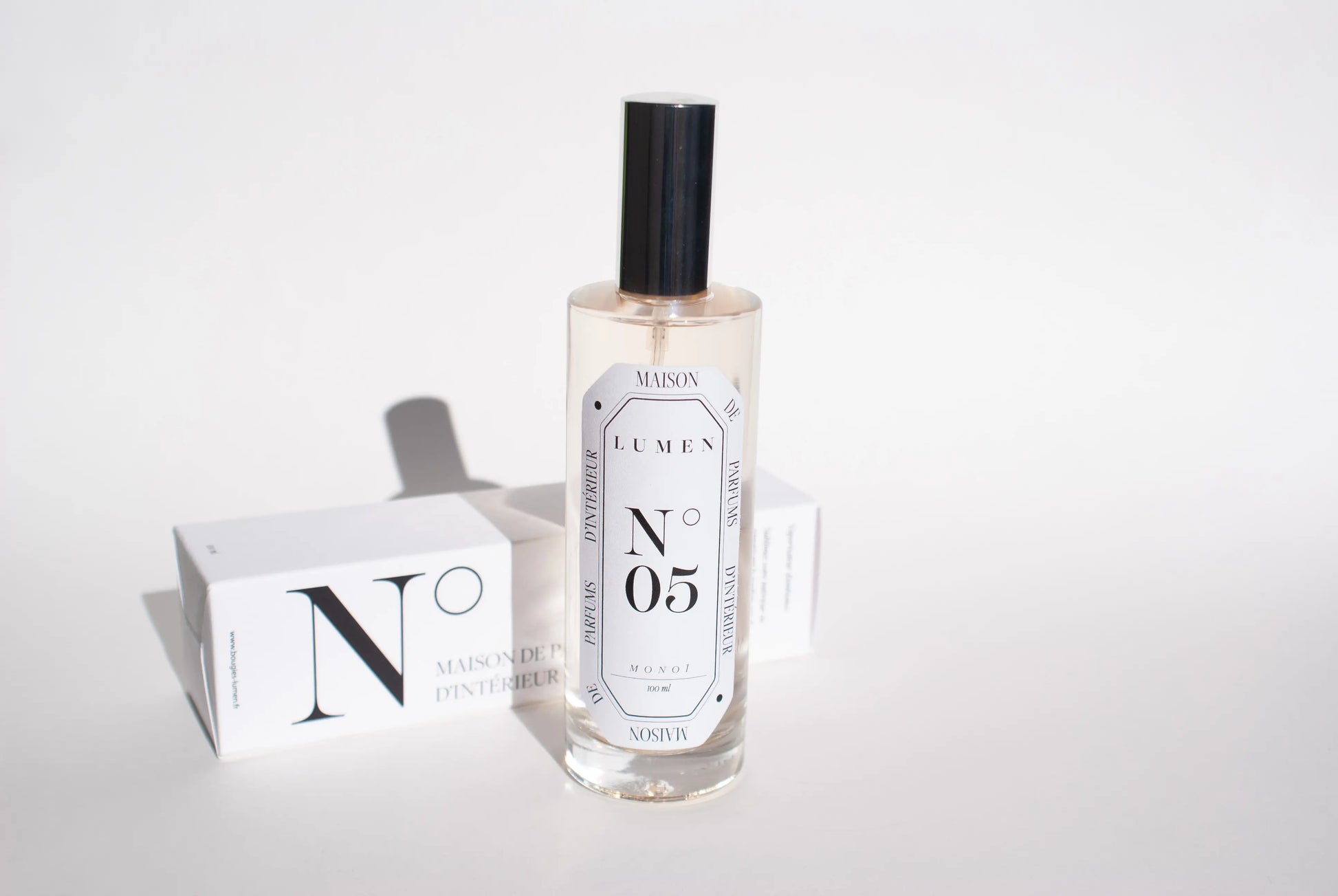 LUMEN - Vaporisateur de parfum N°05 et sa boite. Parfum monoi tropical